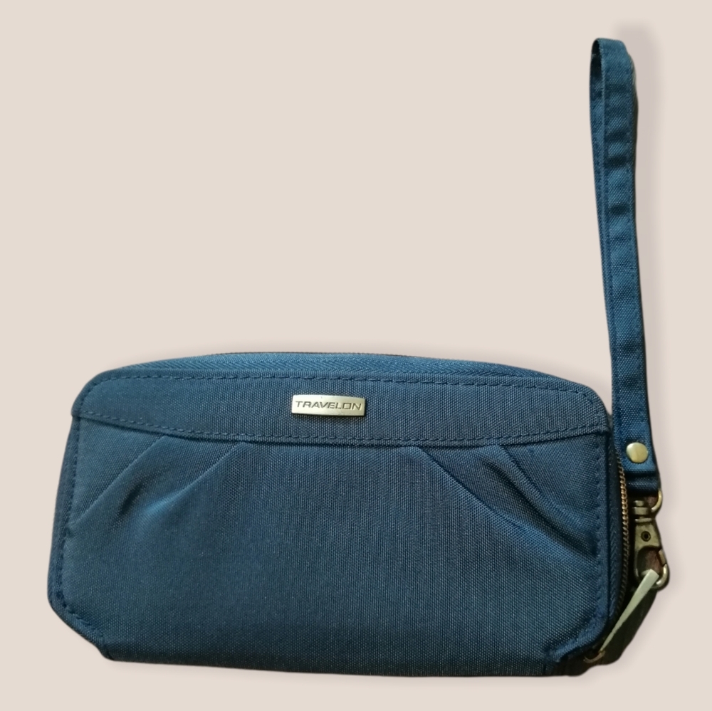 Travelon blue wallet